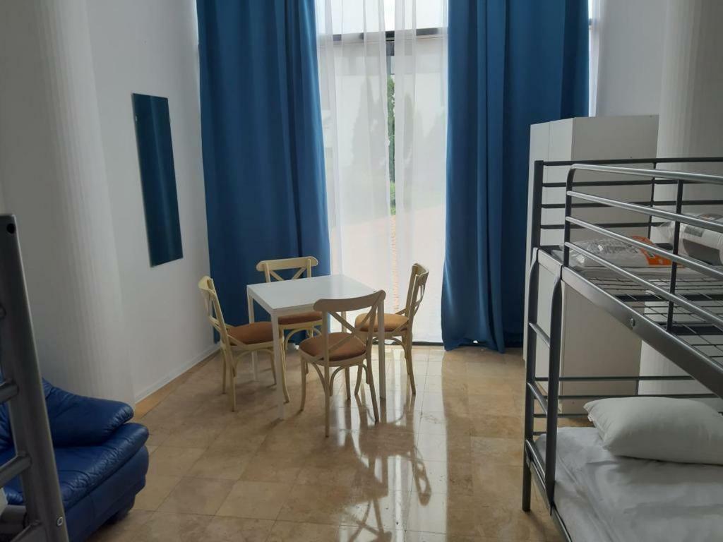 בוקרשט Hotel Andy Km 36 מראה חיצוני תמונה